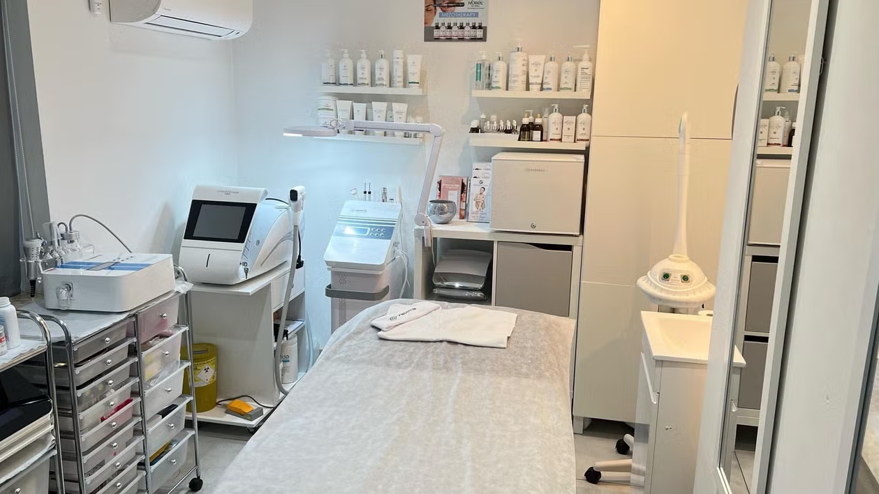 skin-analysis-machine-in-beauty-salon
